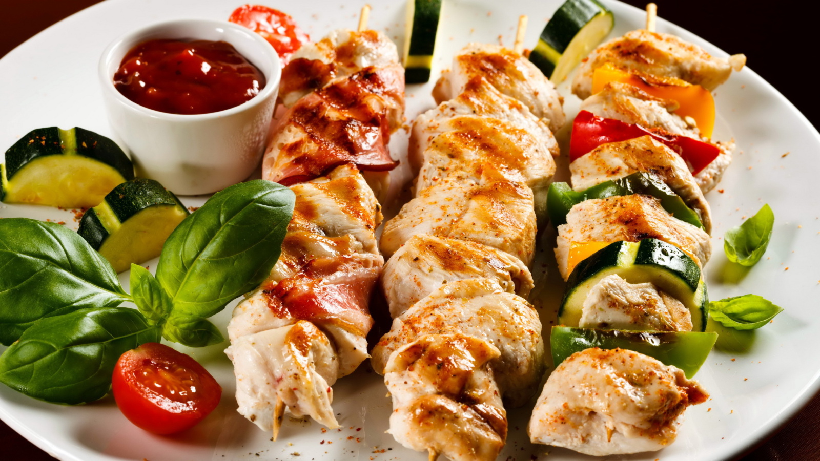 Обои Chicken Skewers as Kebab with Sauce 1600x900