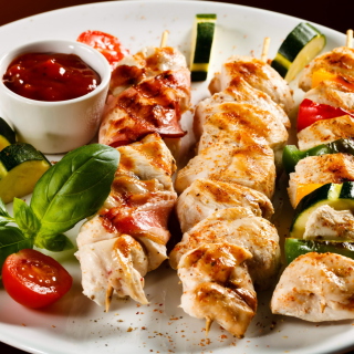 Chicken Skewers as Kebab with Sauce papel de parede para celular para iPad 2