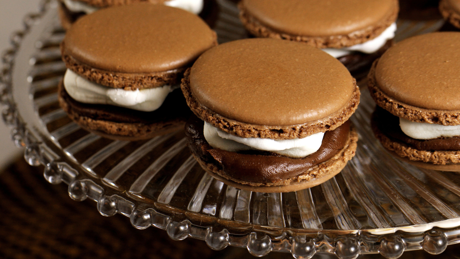 Обои French Chocolate Macarons 1600x900