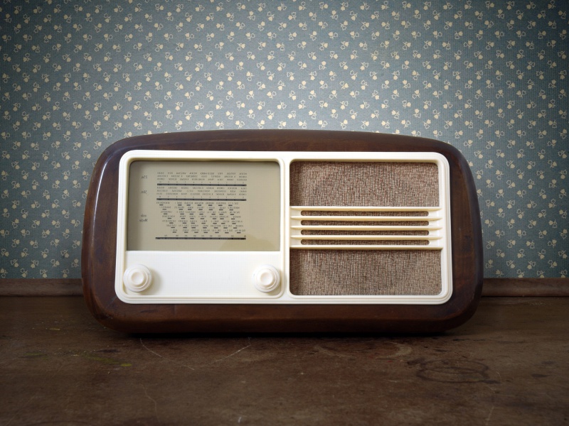 Sfondi Retro Radio in Museum 800x600