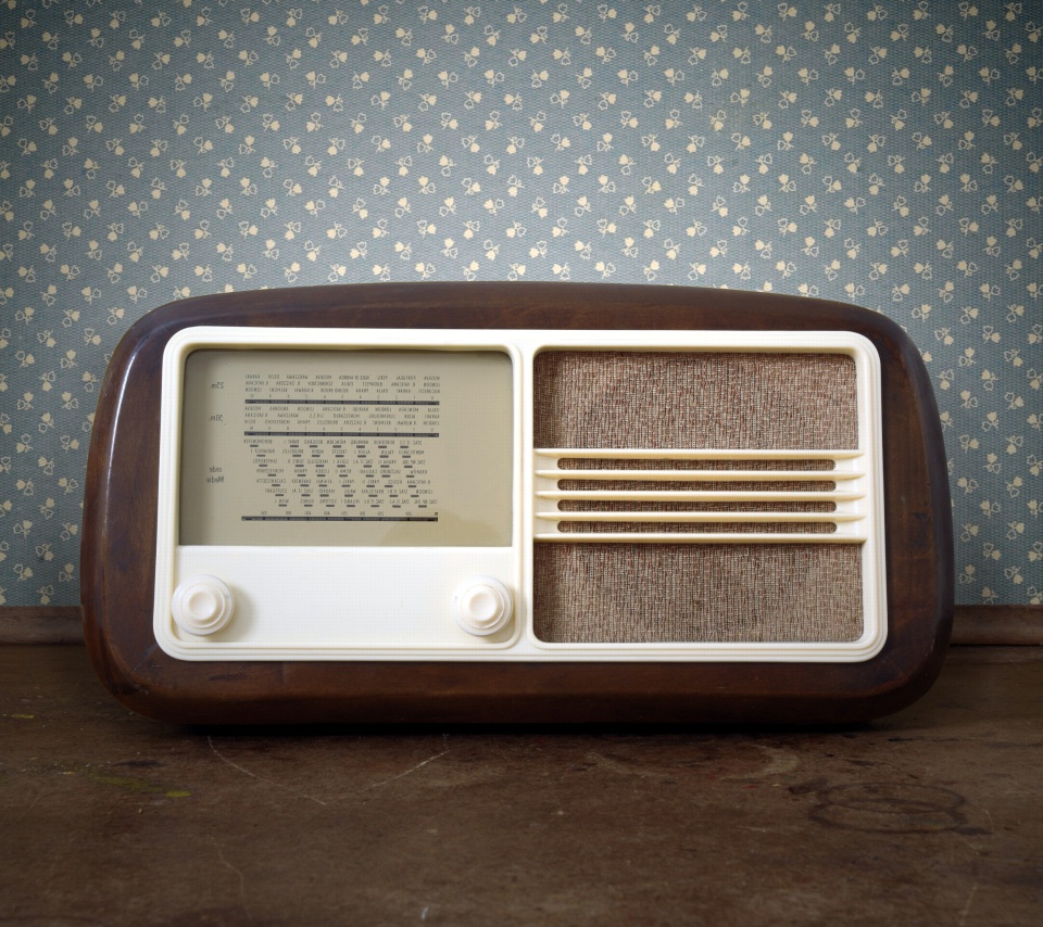Das Retro Radio in Museum Wallpaper 960x854