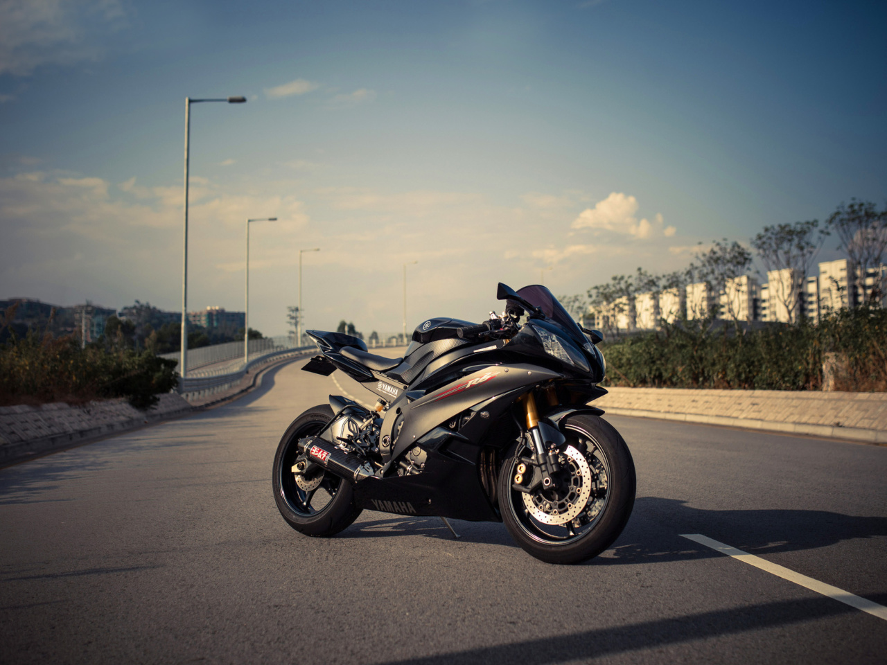 Yamaha YZF R6 wallpaper 1280x960