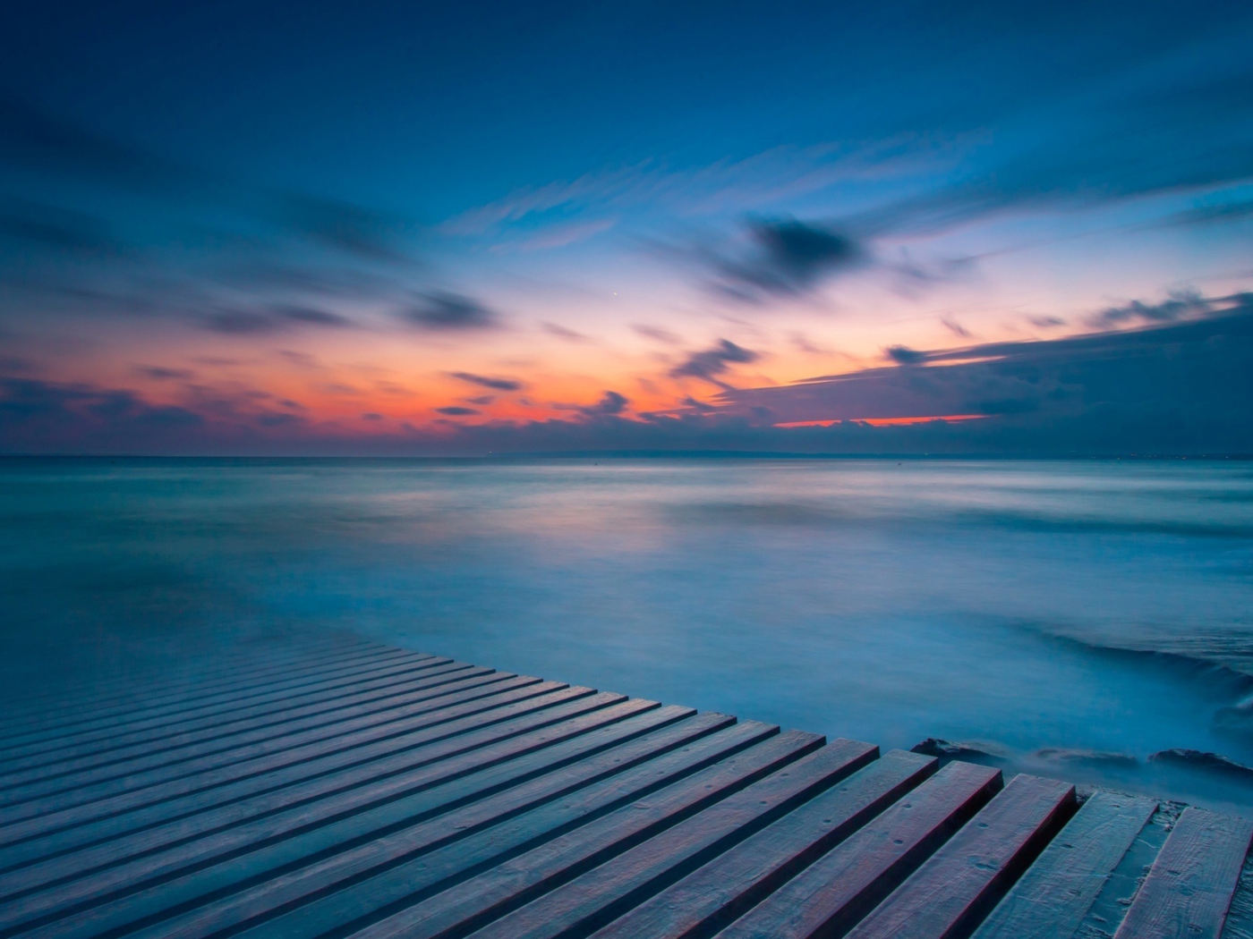 Orange Sunset Over Blue Sea screenshot #1 1400x1050