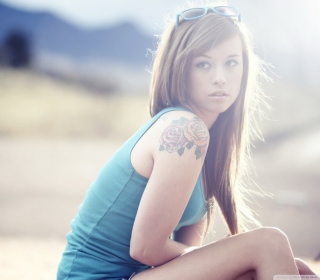 Beautiful Girl With Long Blonde Hair And Rose Tattoo sfondi gratuiti per 128x128
