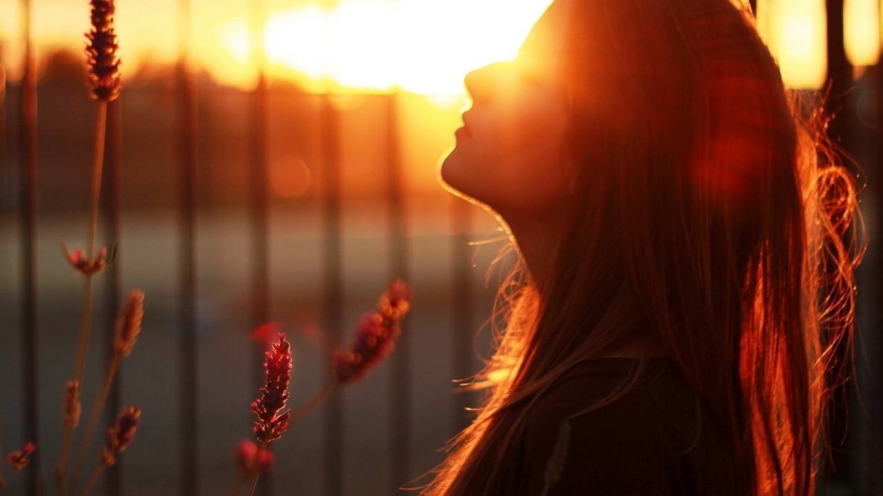 Bokeh Girl Portrait wallpaper 1280x720