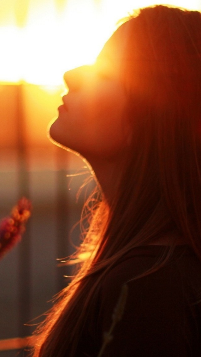 Bokeh Girl Portrait wallpaper 640x1136