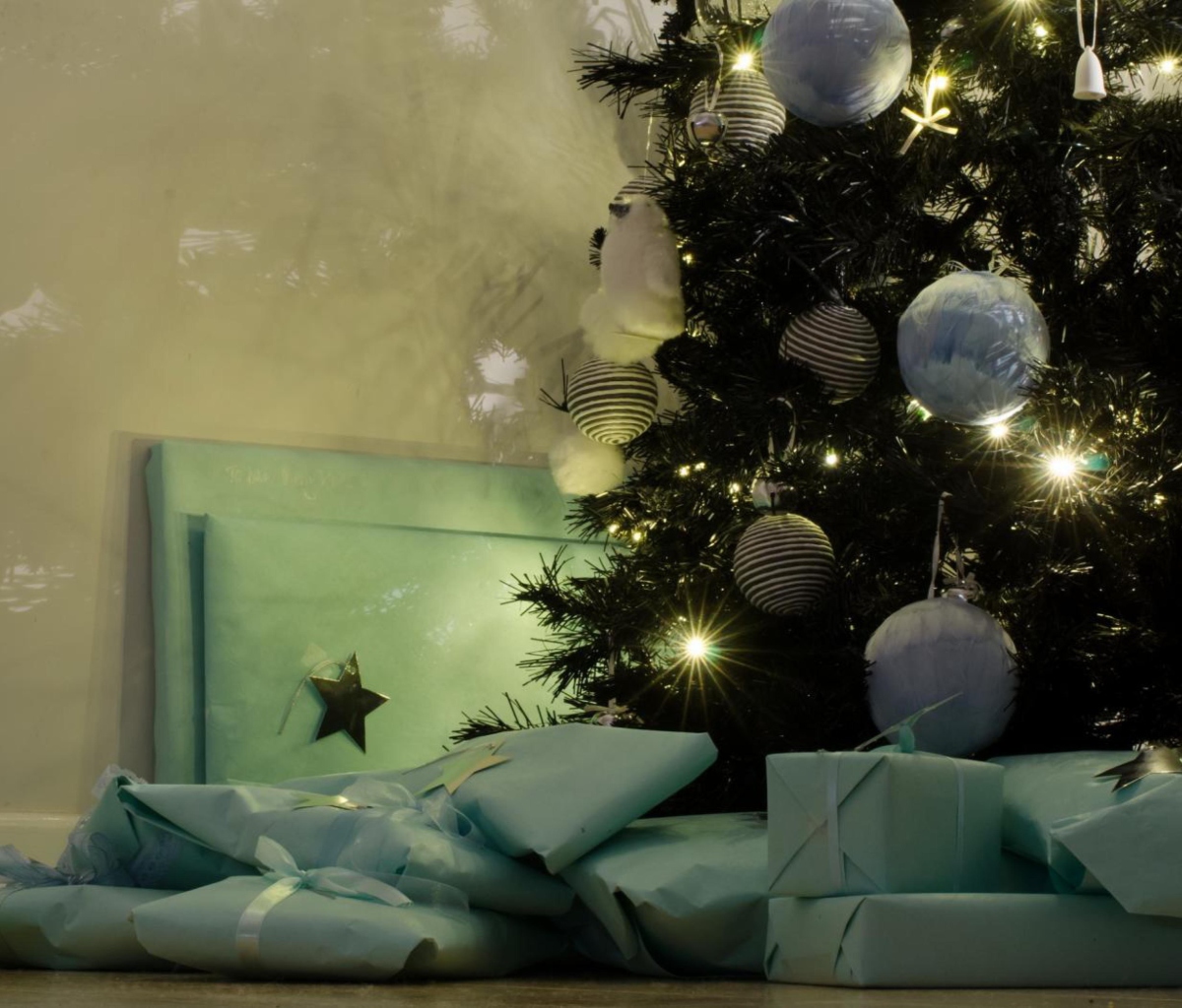 Das Presents And Christmas Tree Wallpaper 1200x1024