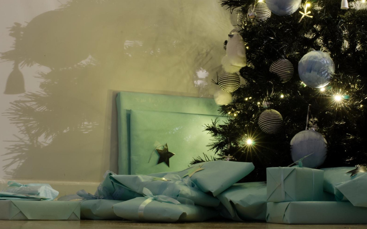 Sfondi Presents And Christmas Tree 1280x800