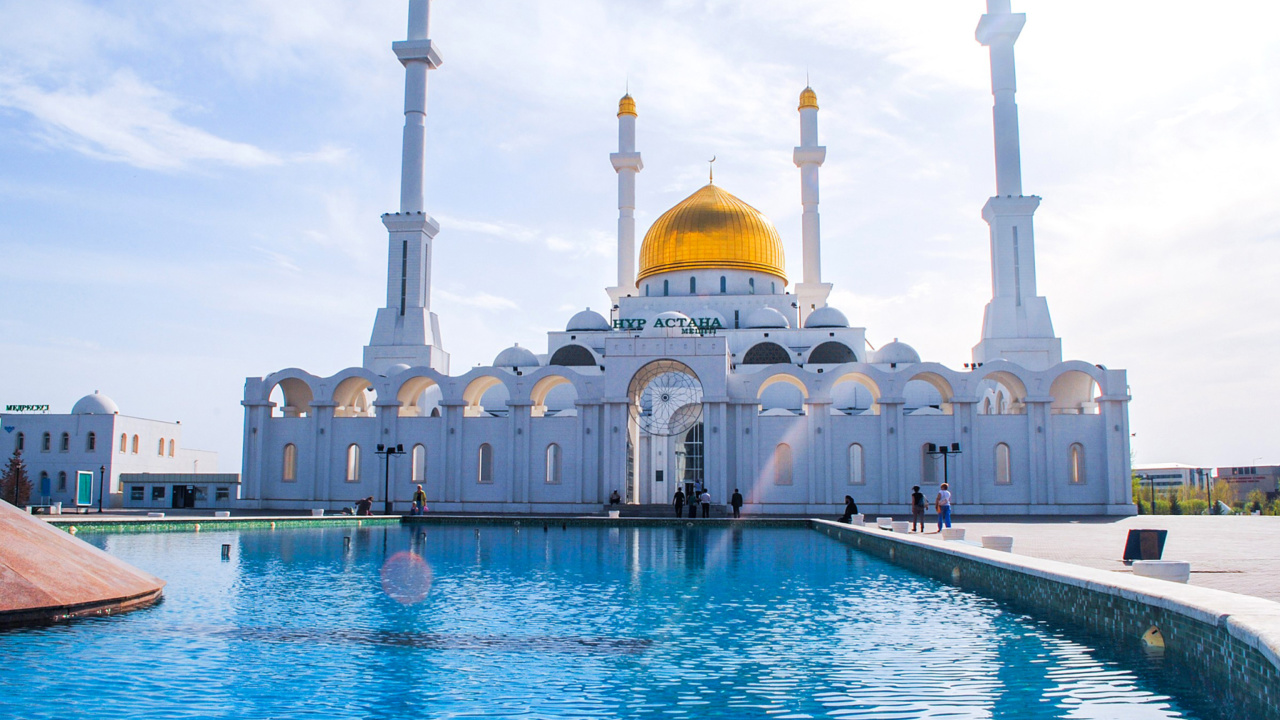 Обои Mosque in Astana 1280x720