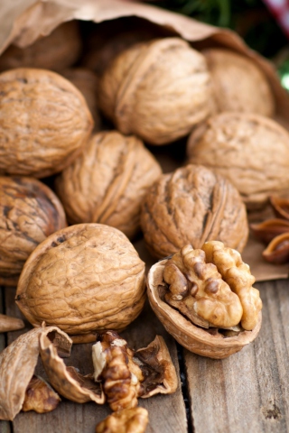 Fondo de pantalla Walnuts 320x480