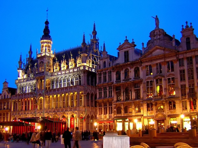 Обои La Grand Place Brussels 640x480