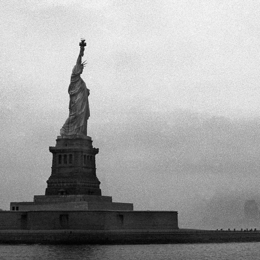 Обои Statue Of Liberty 1024x1024