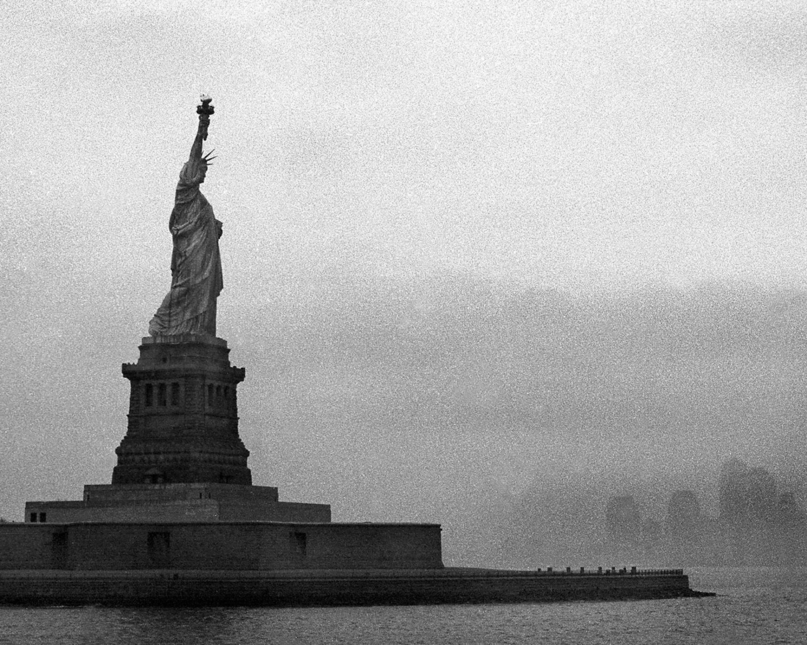 Screenshot №1 pro téma Statue Of Liberty 1600x1280