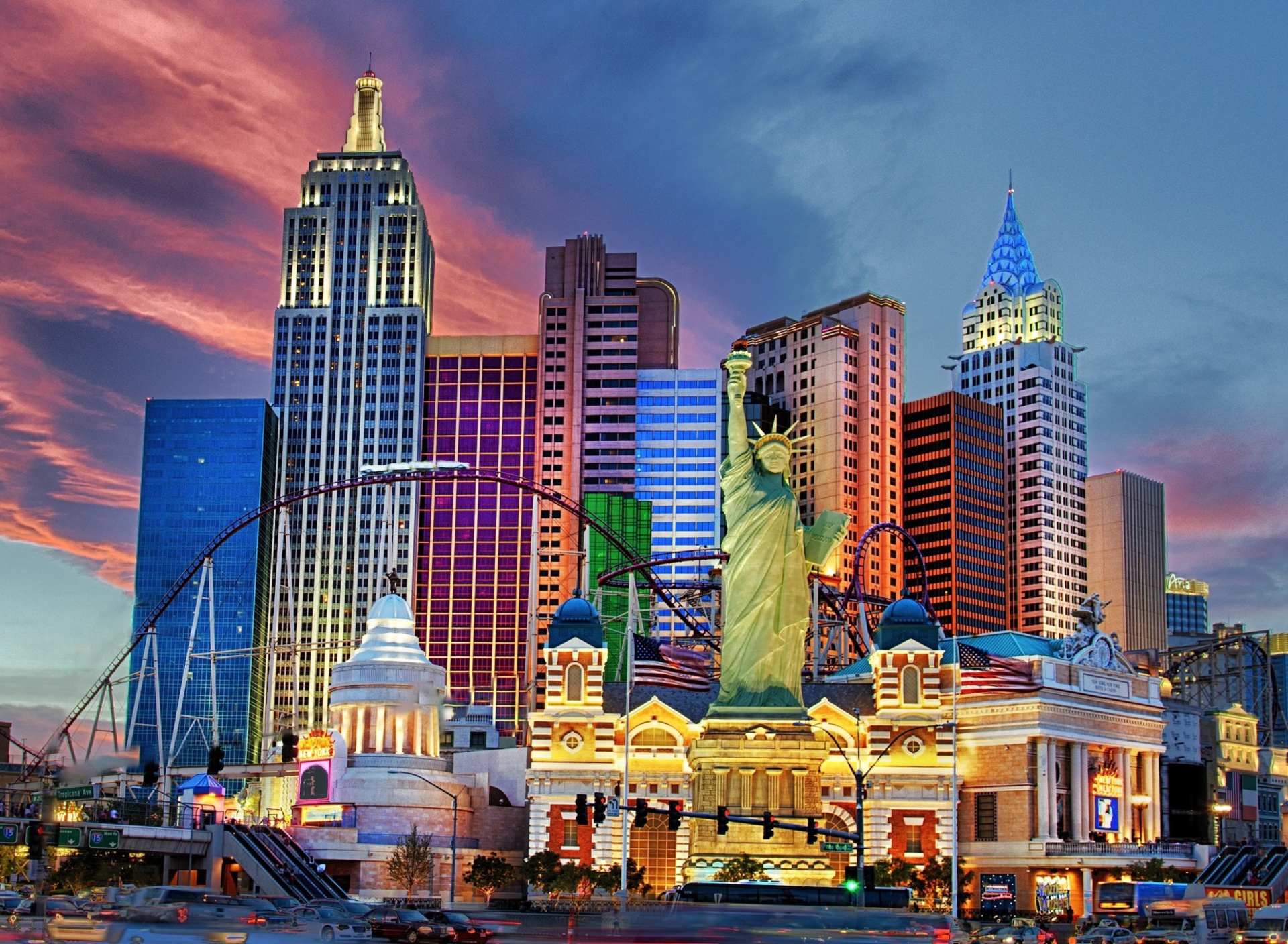 Las Vegas Hotel wallpaper 1920x1408