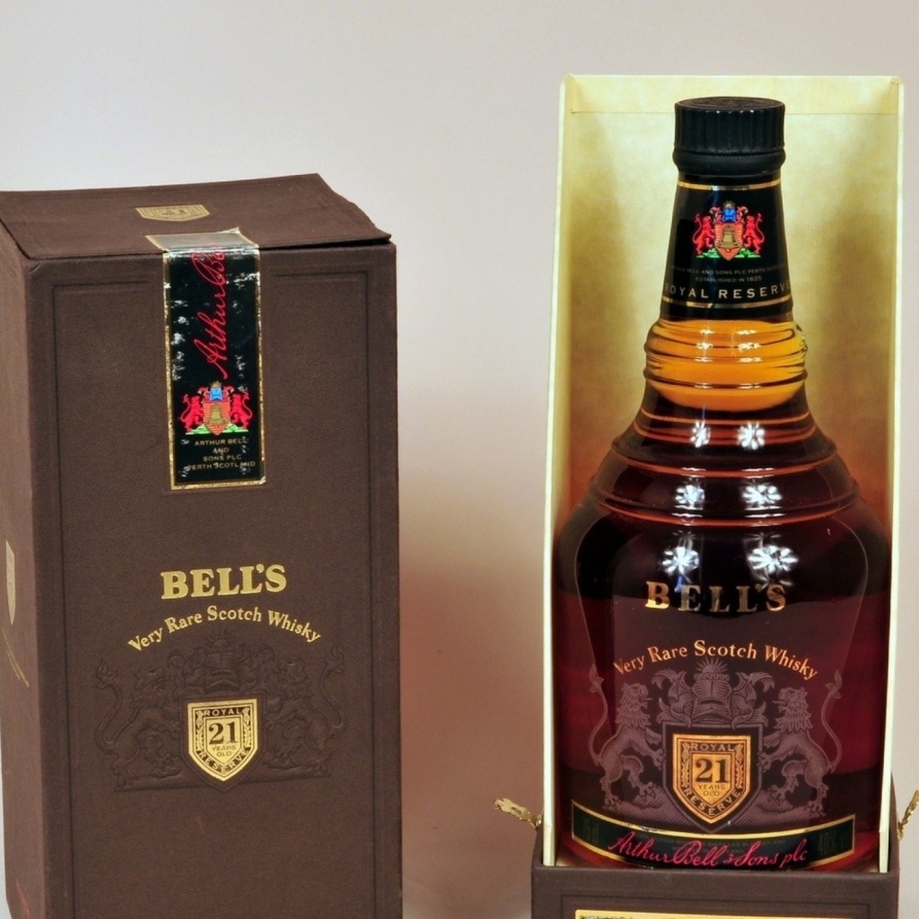 Das Bells Scotch Blended Whisky Wallpaper 1024x1024