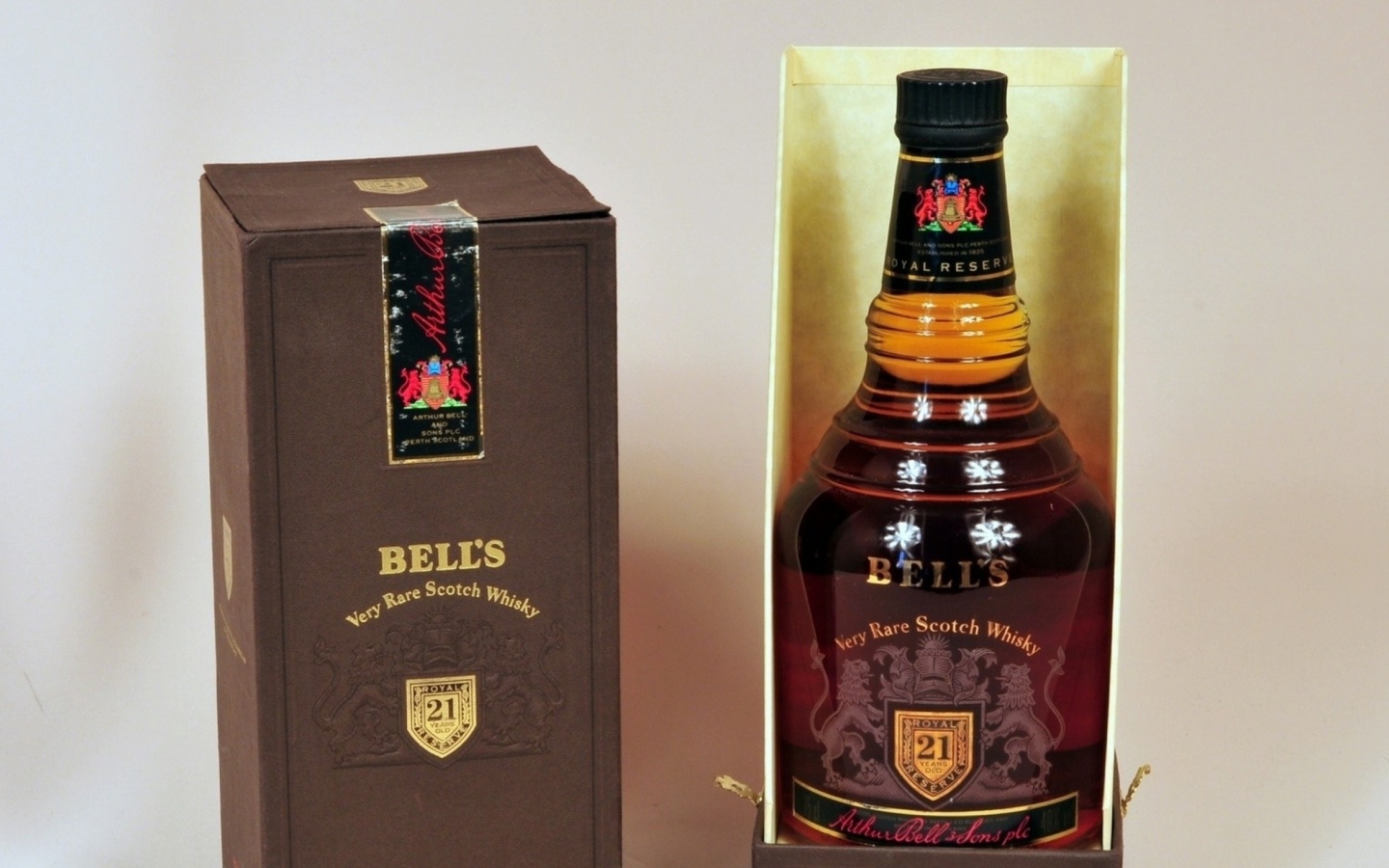 Screenshot №1 pro téma Bells Scotch Blended Whisky 1440x900