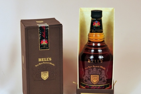Das Bells Scotch Blended Whisky Wallpaper 480x320