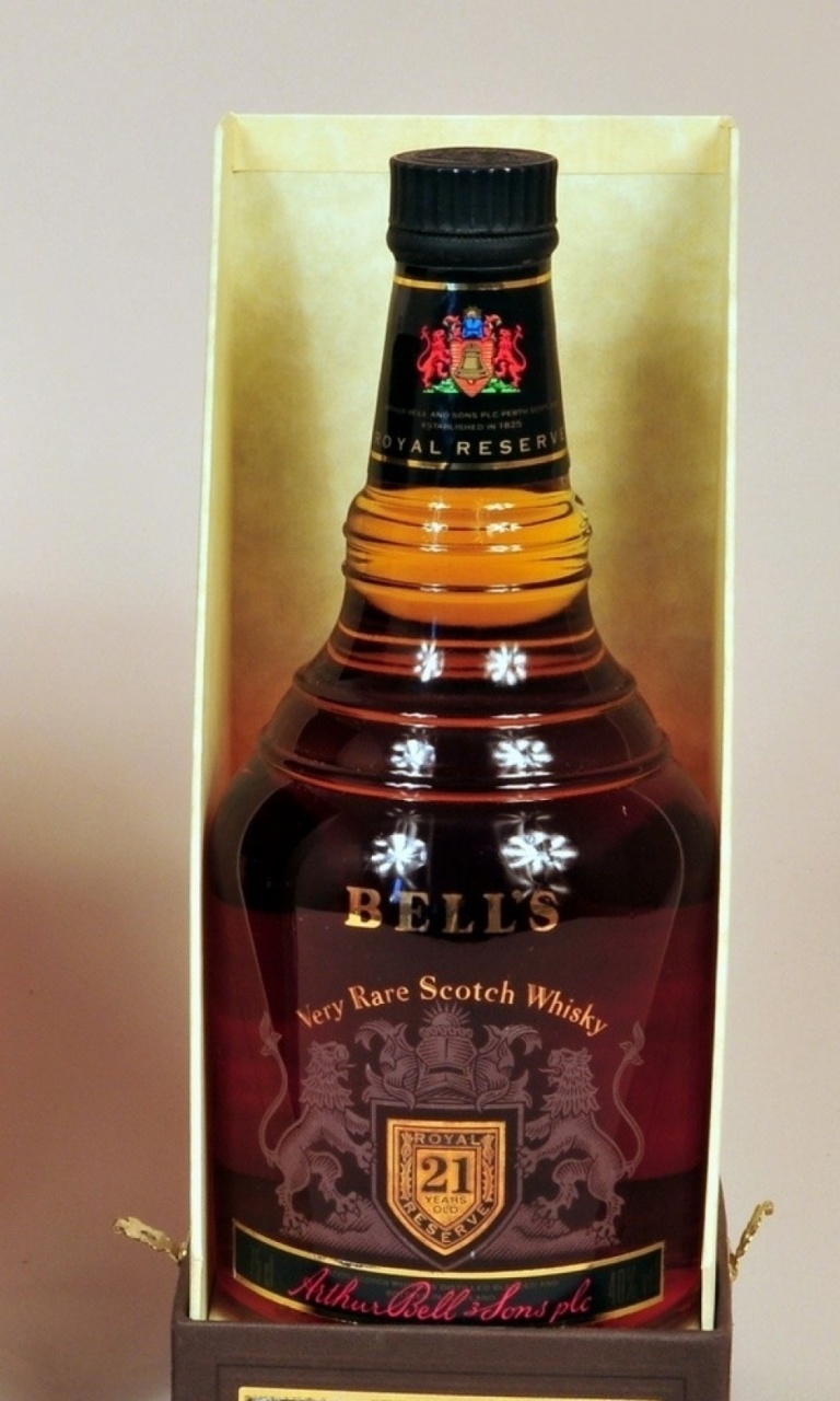Das Bells Scotch Blended Whisky Wallpaper 768x1280