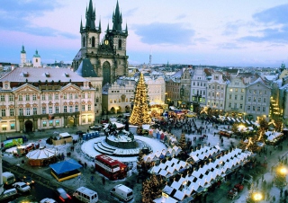 Praha Old Town sfondi gratuiti per Nokia Asha 205