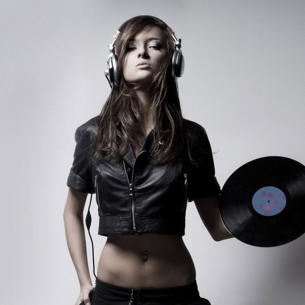 Обои Dj Girl on Party 1024x1024