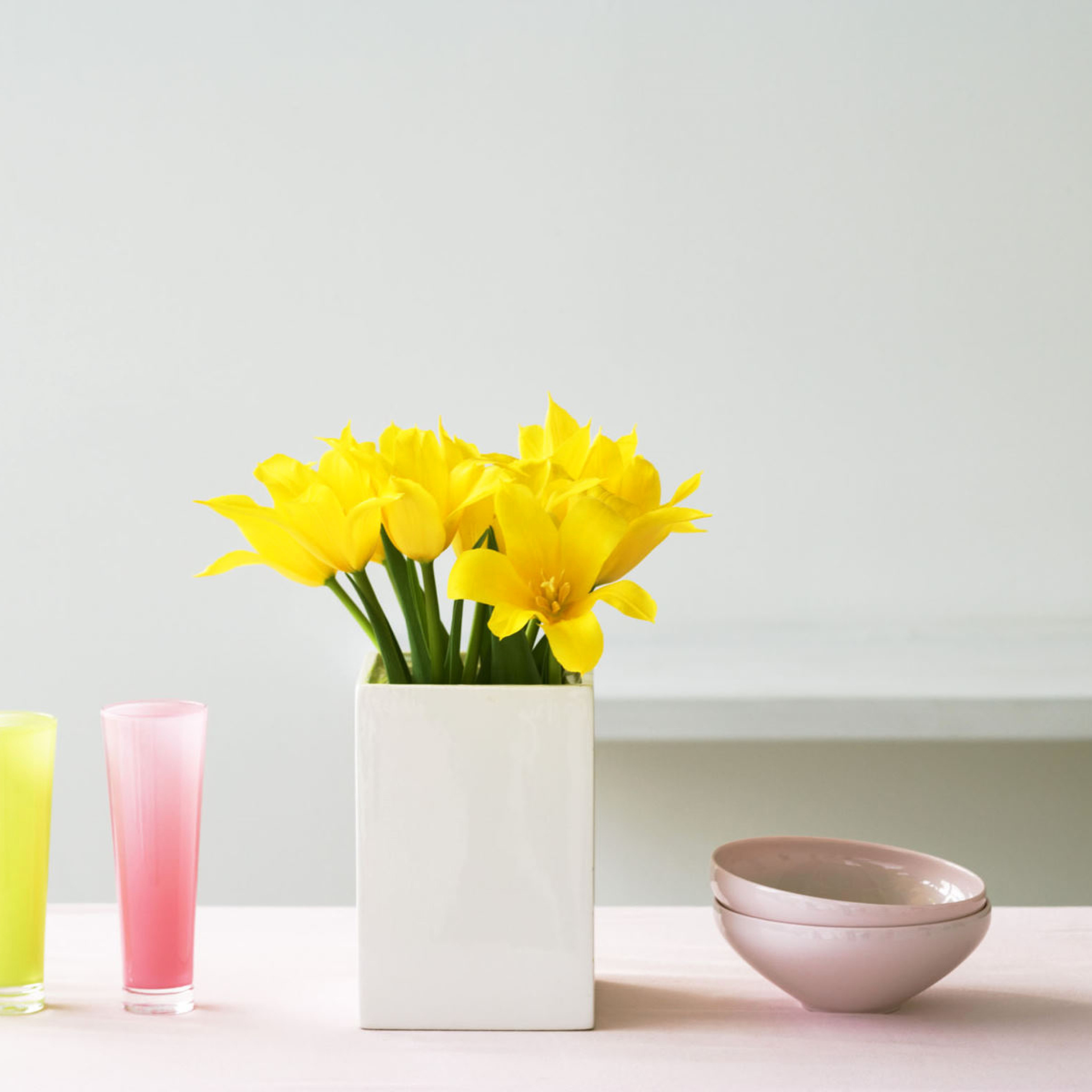 Yellow Flowers In Vase screenshot #1 2048x2048