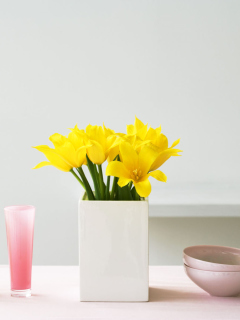 Das Yellow Flowers In Vase Wallpaper 240x320