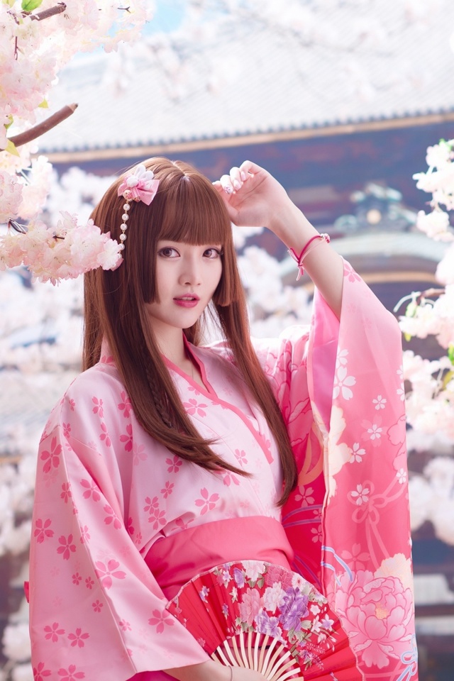 Обои Japanese Girl in Kimono 640x960