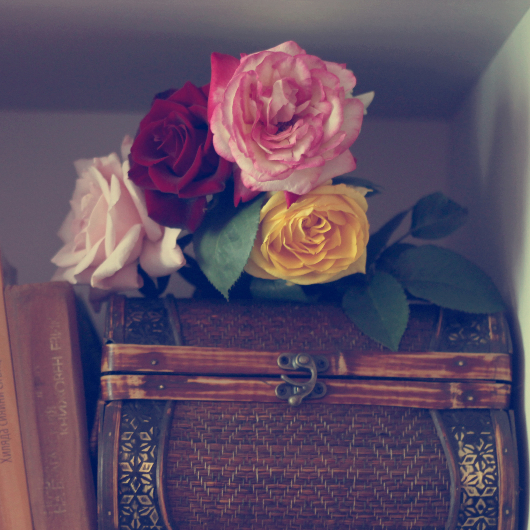 Screenshot №1 pro téma Flowers And Vintage Box 2048x2048