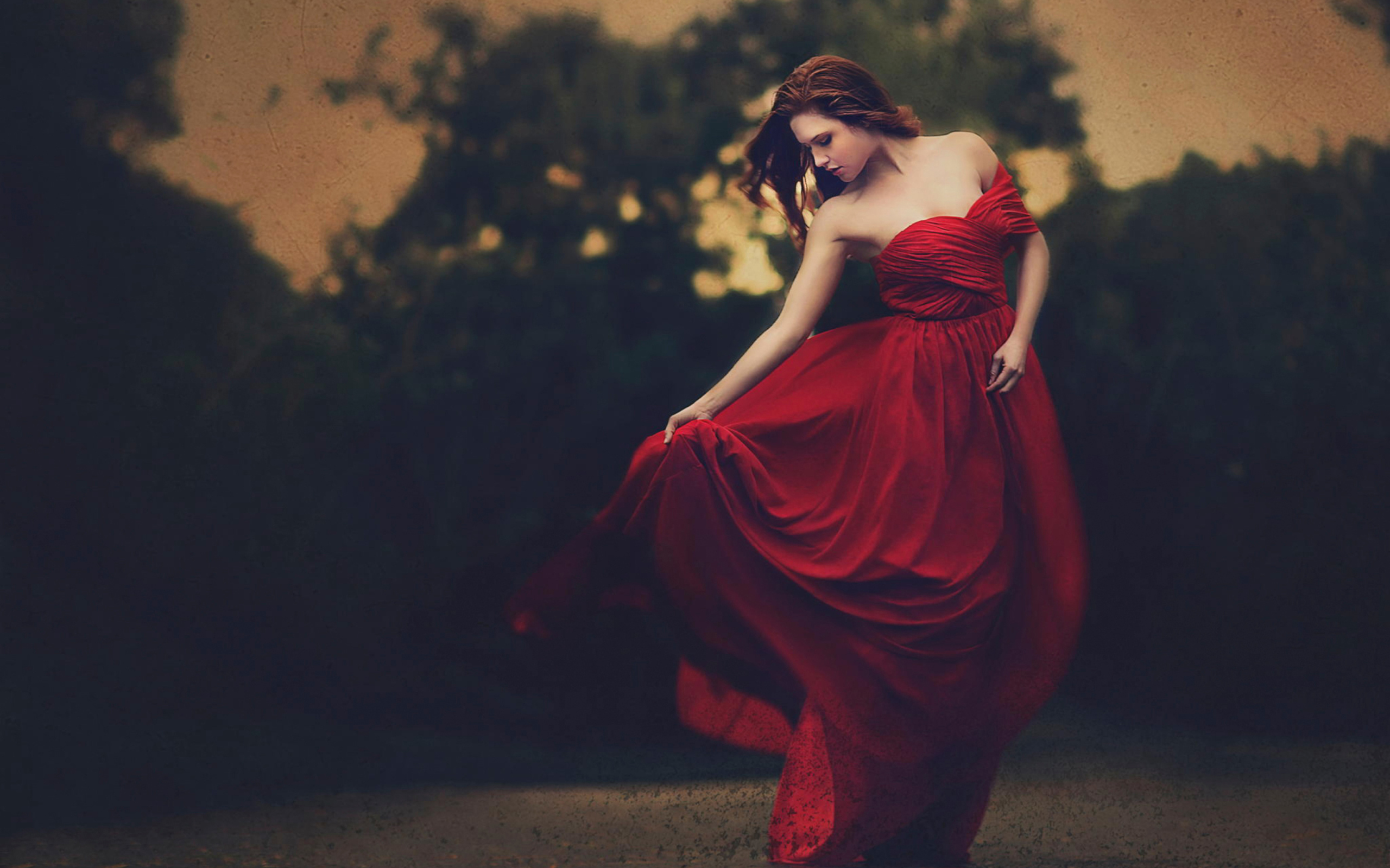 Das Girl In Beautiful Red Dress Wallpaper 2560x1600