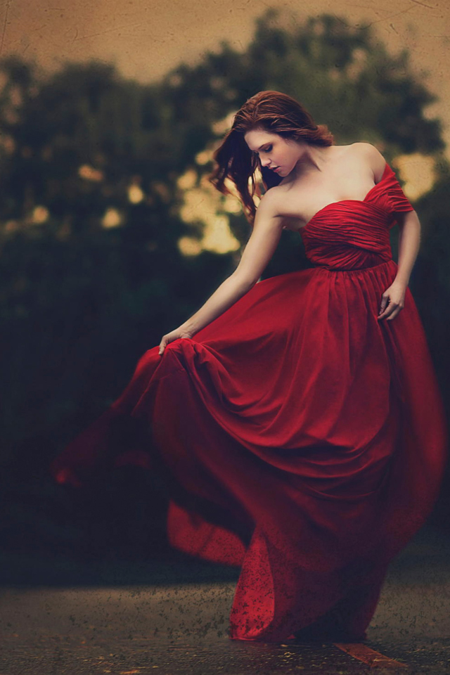 Sfondi Girl In Beautiful Red Dress 640x960
