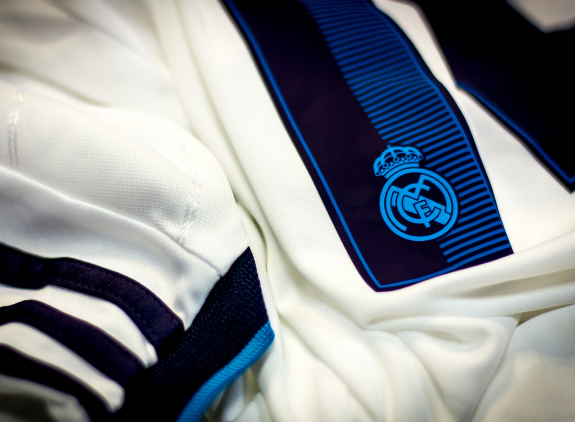 Обои Kit Real Madrid 1920x1408