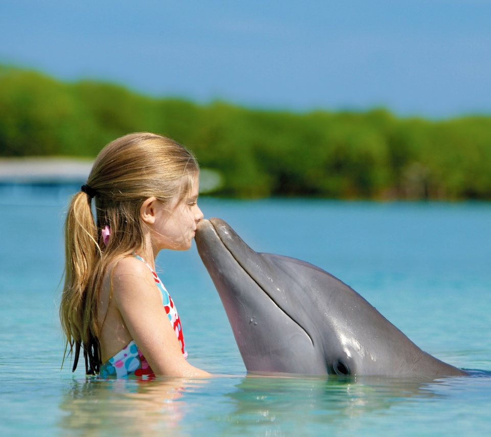 Das Girl and dolphin kiss Wallpaper 960x854