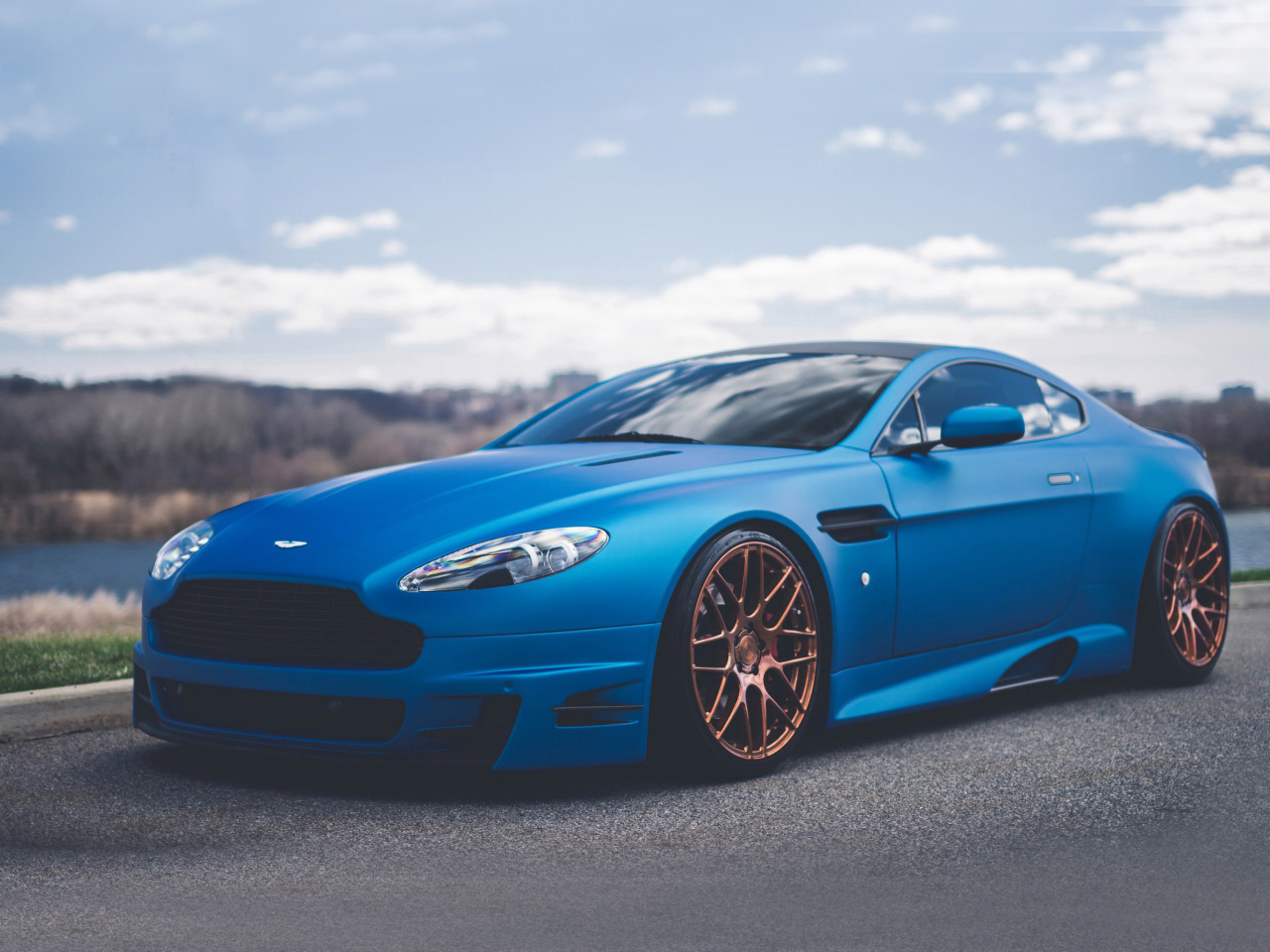 Обои Blue Aston Martin V8 Vantage S 1280x960