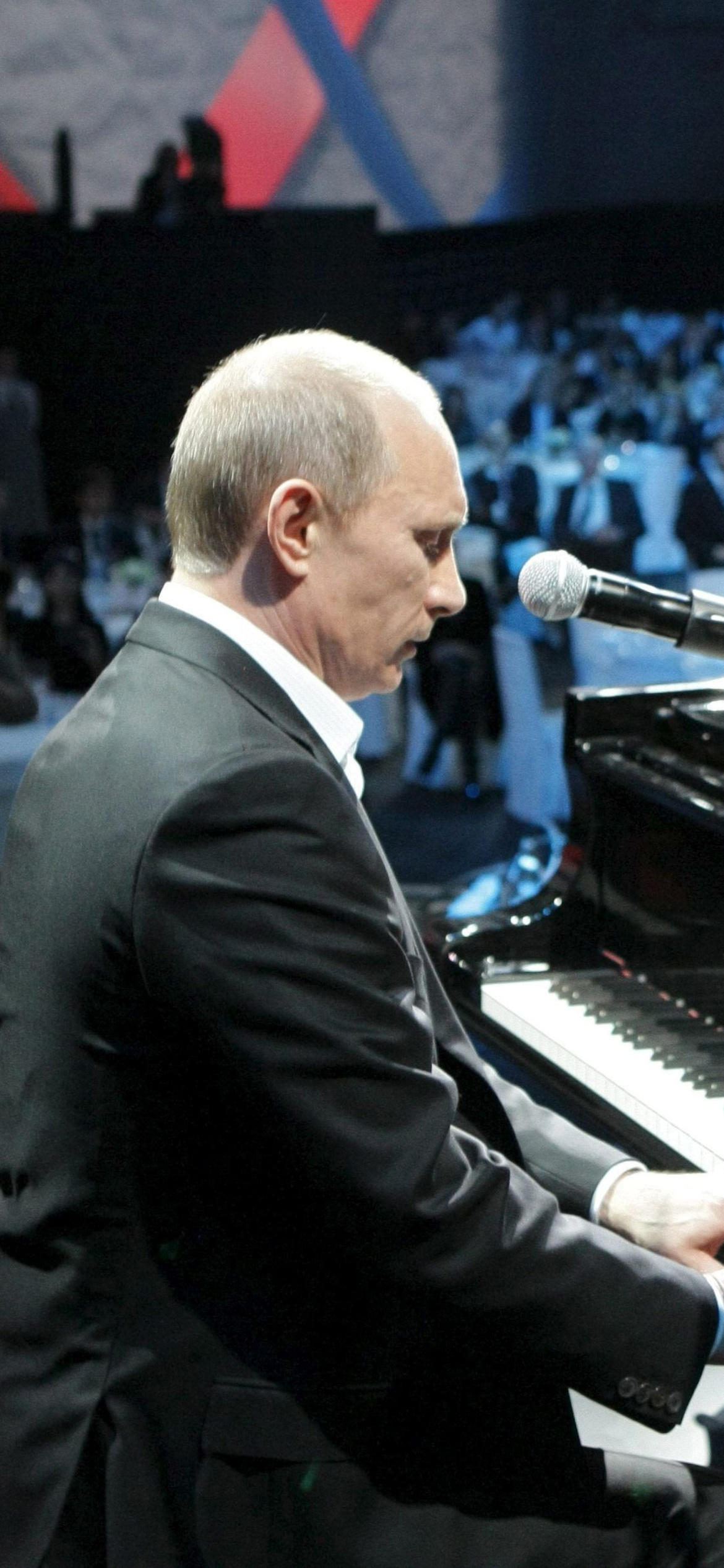 Обои Vladimir Putin President of Russia 1170x2532
