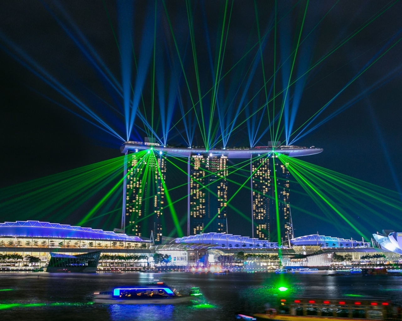Обои Laser show near Marina Bay Sands Hotel in Singapore 1280x1024