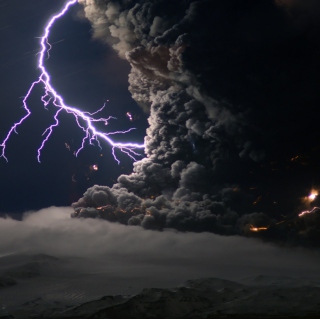 Lightning Behind Dark Clouds - Fondos de pantalla gratis para 208x208