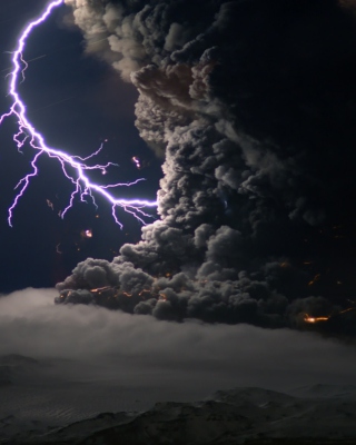 Lightning Behind Dark Clouds - Obrázkek zdarma pro 128x160