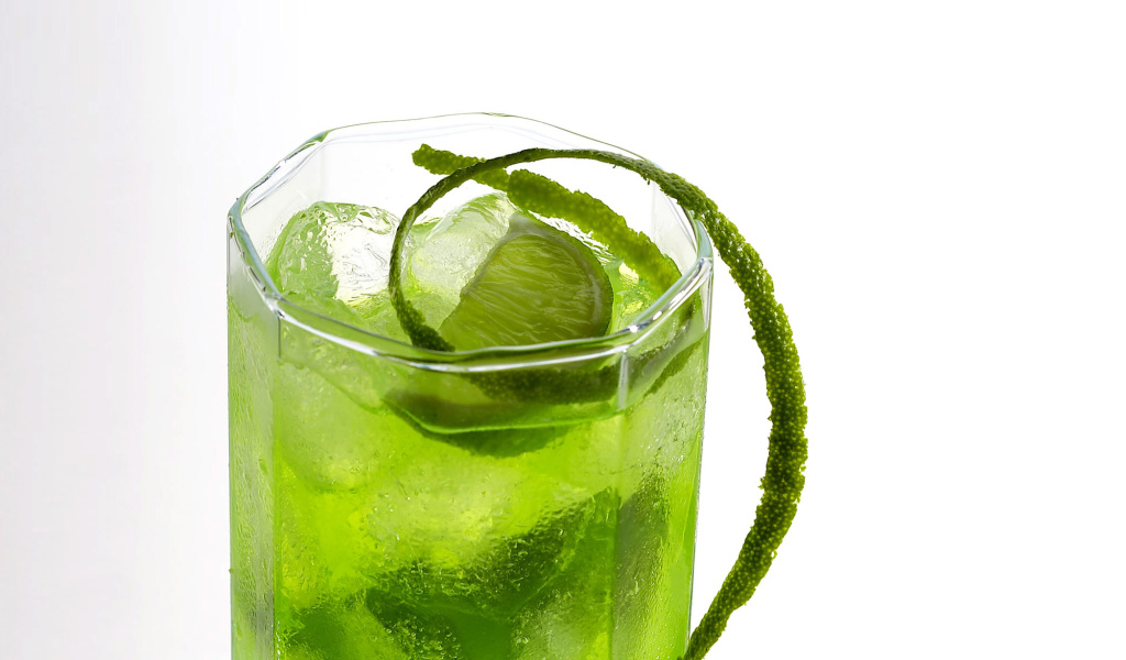 Das Green Cocktail with Lime Wallpaper 1024x600