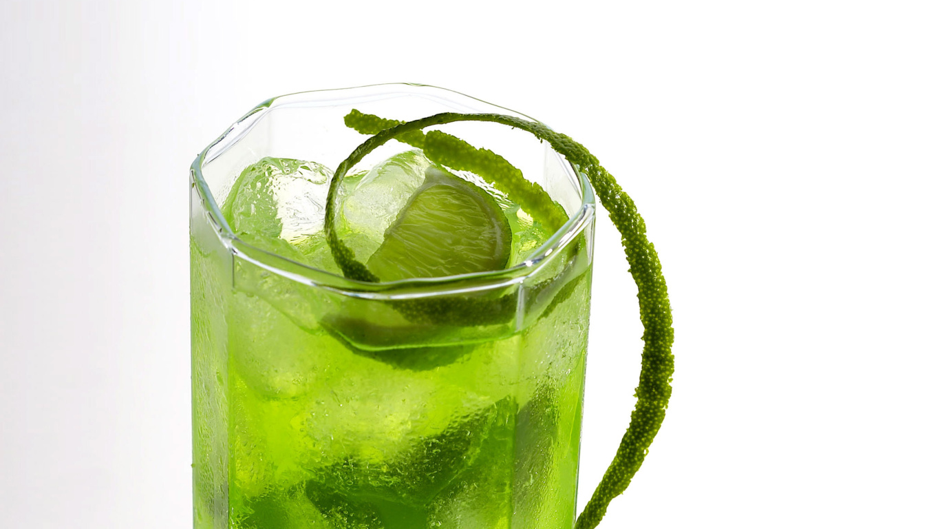 Sfondi Green Cocktail with Lime 1366x768