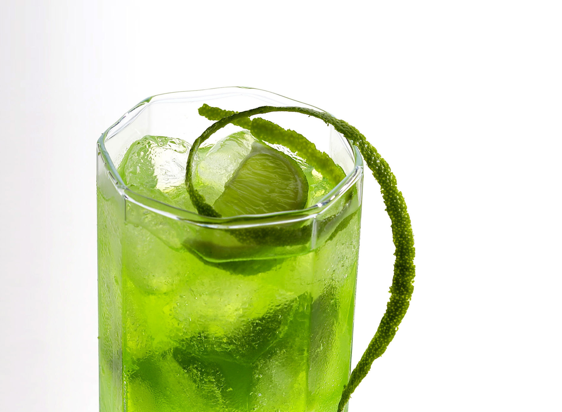Green Cocktail with Lime wallpaper 1920x1408