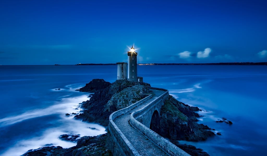 Обои France Lighthouse in Ocean 1024x600