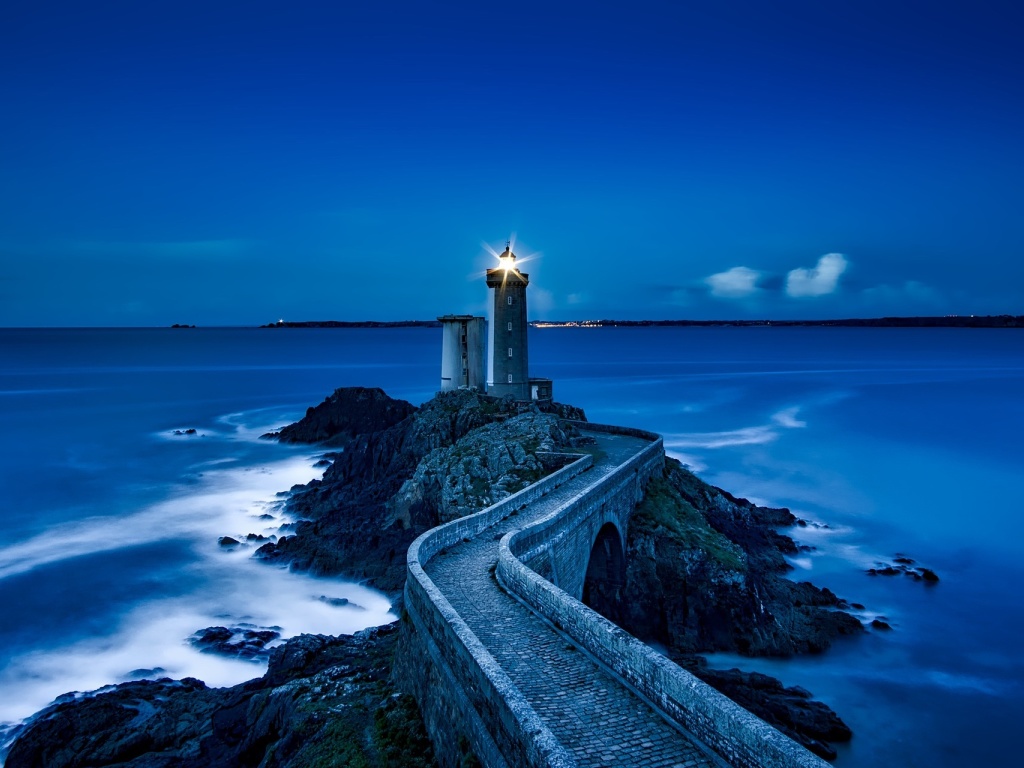 Fondo de pantalla France Lighthouse in Ocean 1024x768