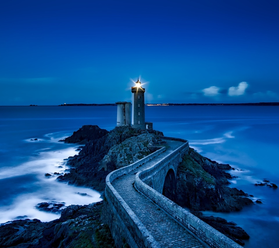 France Lighthouse in Ocean wallpaper 960x854