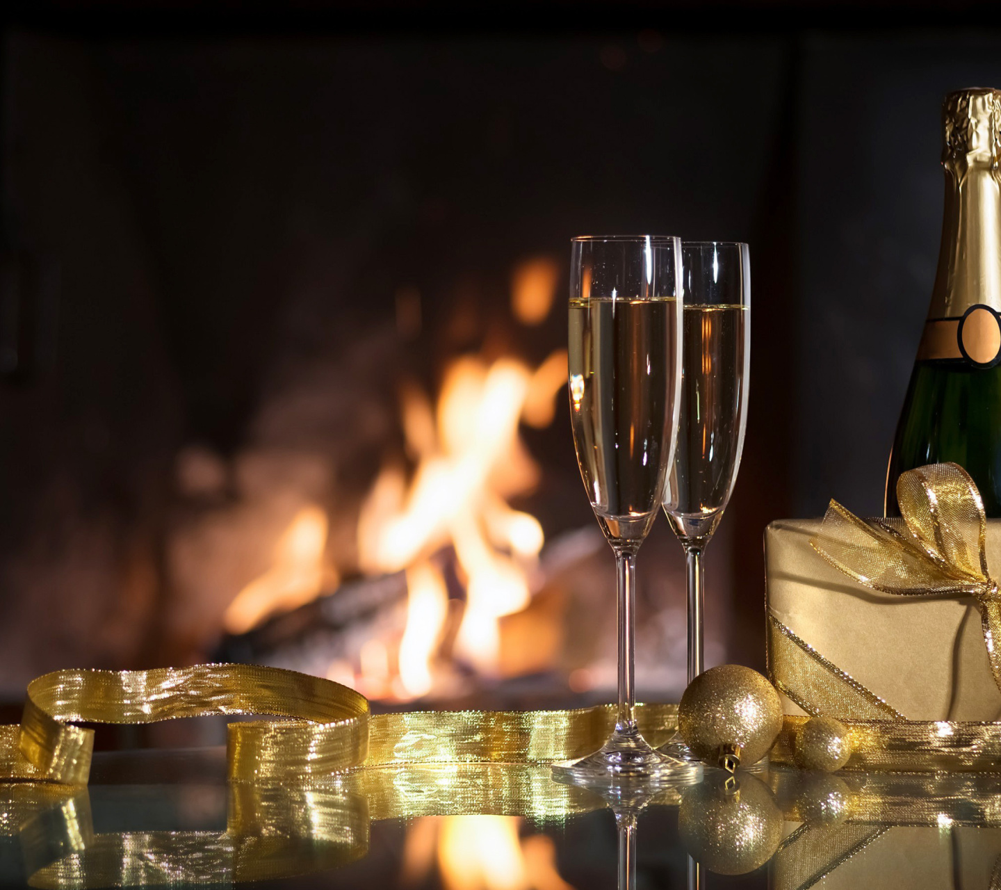 Champagne and Fireplace wallpaper 1440x1280