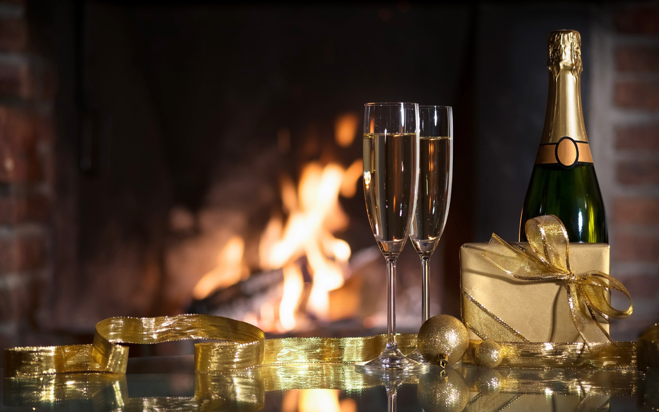Das Champagne and Fireplace Wallpaper 2560x1600