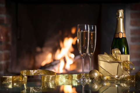 Обои Champagne and Fireplace 480x320