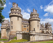 Chateau de Pierrefonds in France screenshot #1 176x144