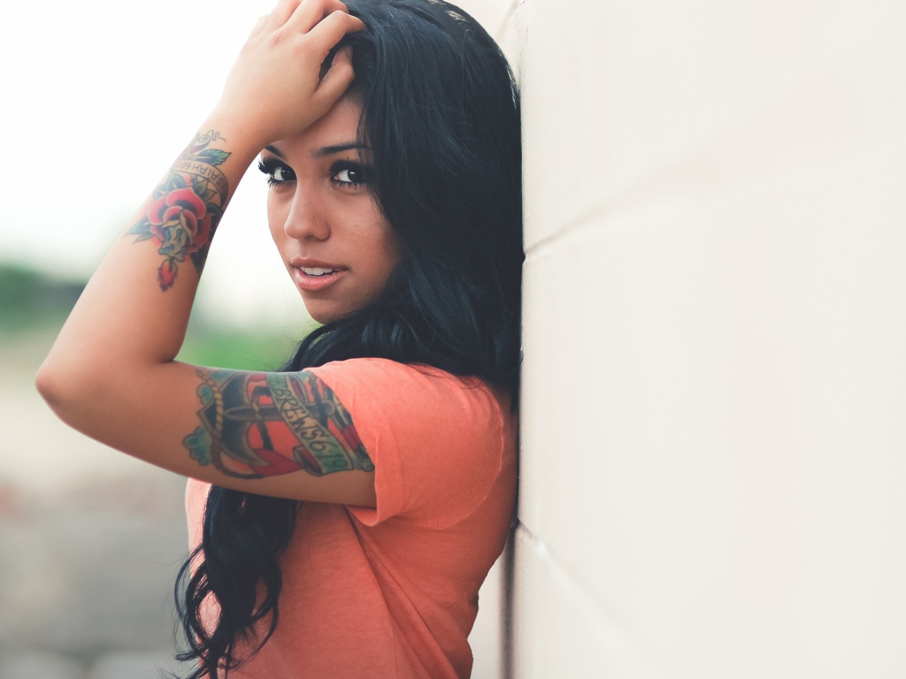 Screenshot №1 pro téma Beautiful Latin American Model With Tattoos 1024x768