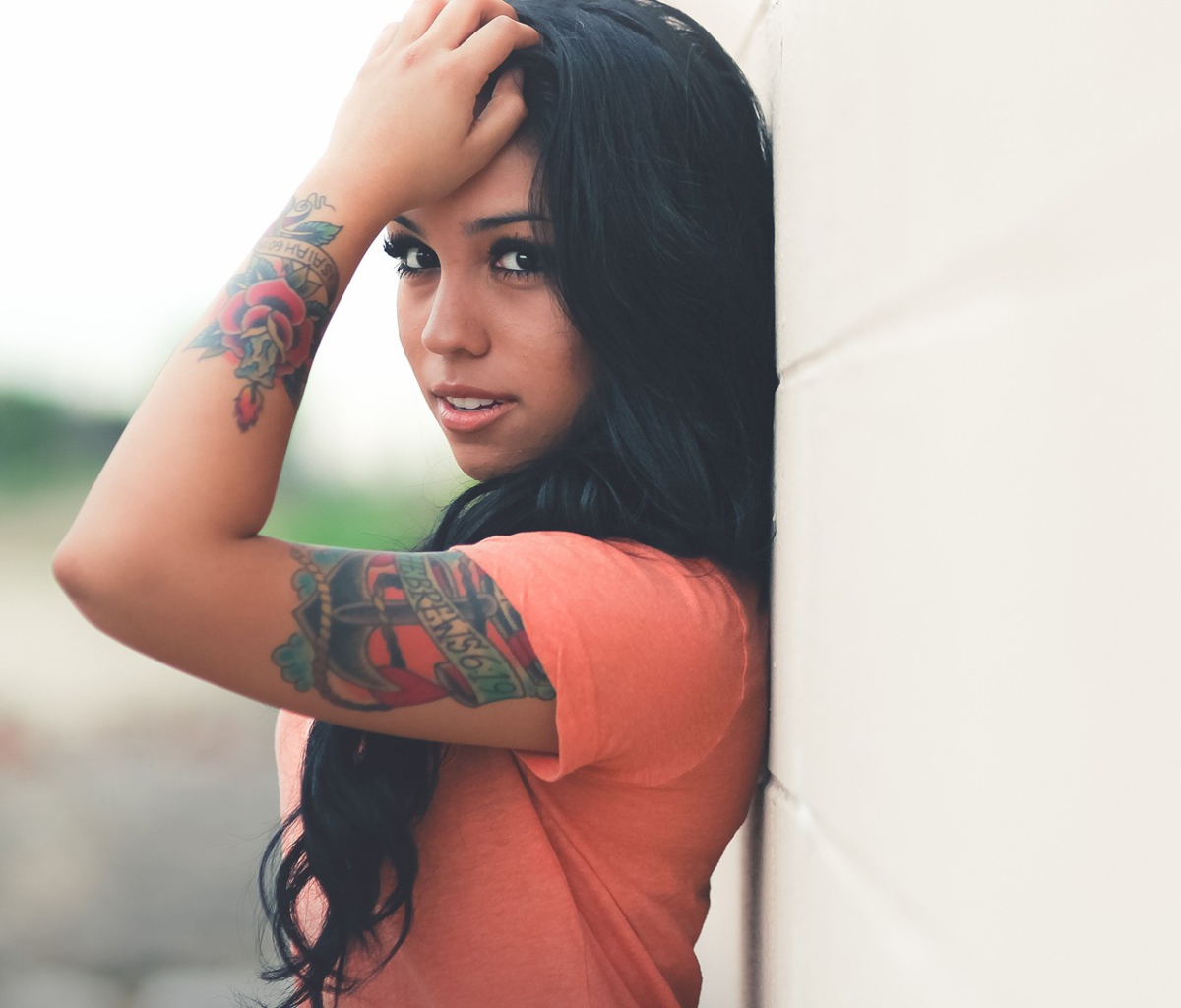 Beautiful Latin American Model With Tattoos screenshot #1 1200x1024