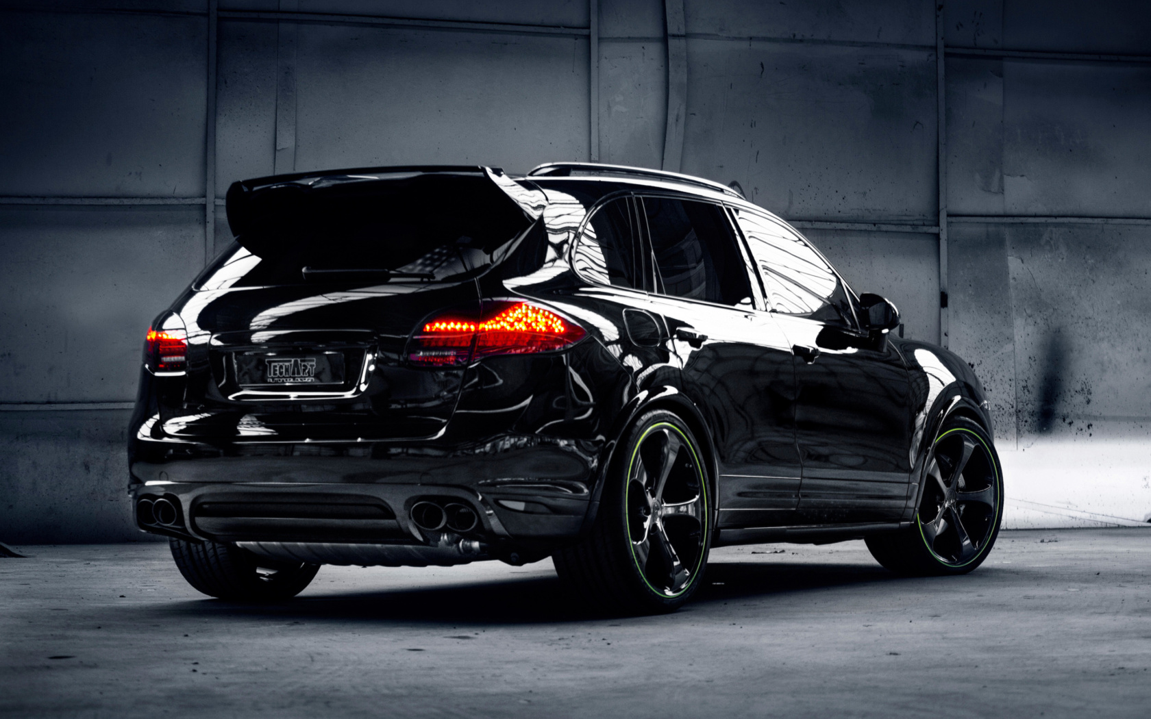 Sfondi Porsche Cayenne Turbo S 1680x1050